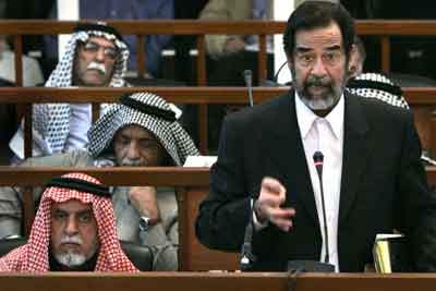 Hussein durante il processo a Baghdad